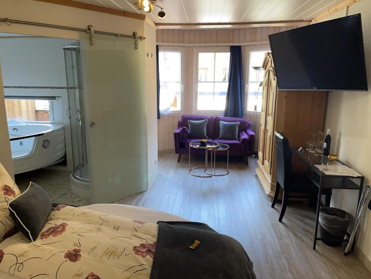 Superior Room Plus with rolling-out Whirlpool and round Bed