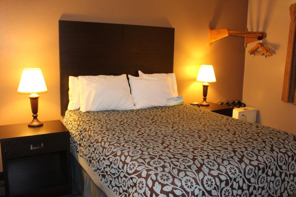 Queen Room, Disability Access, Non-Smoking