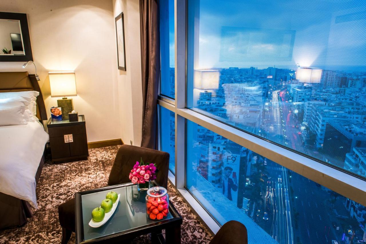 Deluxe Room Queen Size Bed City View