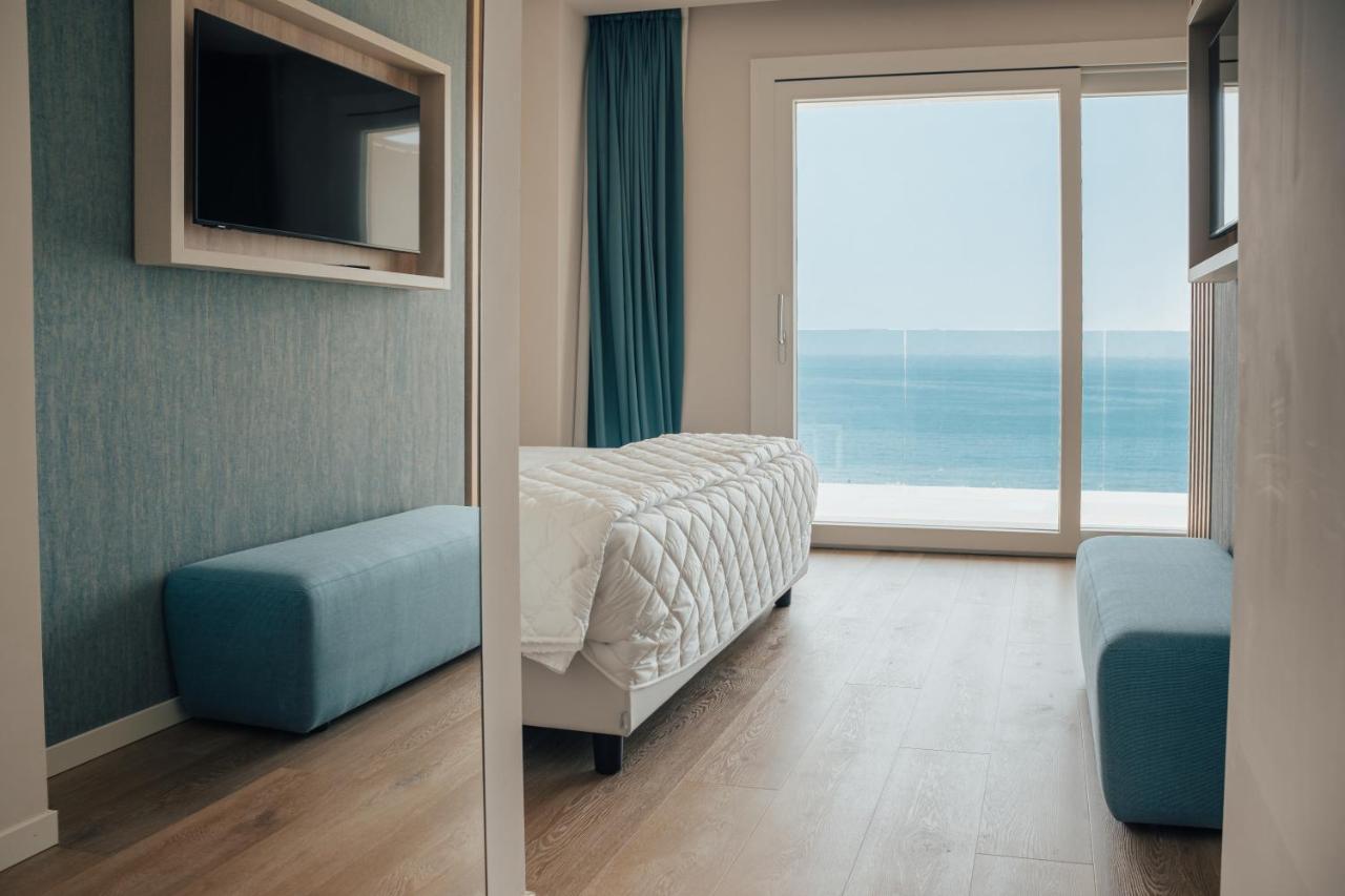 Deluxe Suite Sea View,1254011470:JPEG
