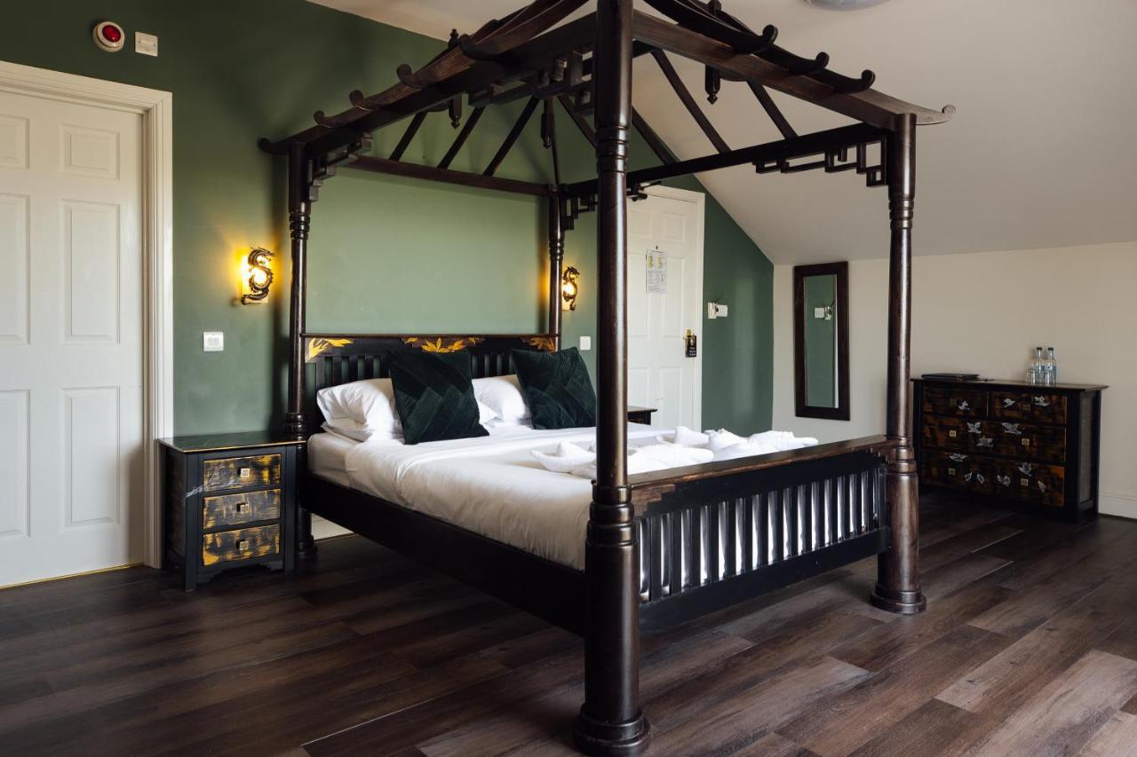 Luxury Queen Room with Garden View