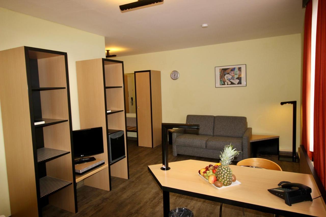 Queen Studio