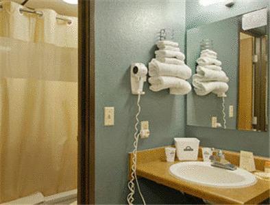 Queen Room with Two Queen Beds - Smoking