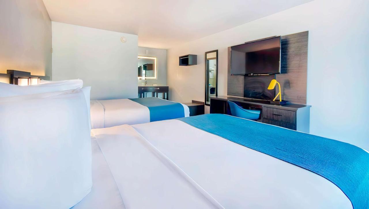 Queen Room Two Queen Beds Non-Smoking