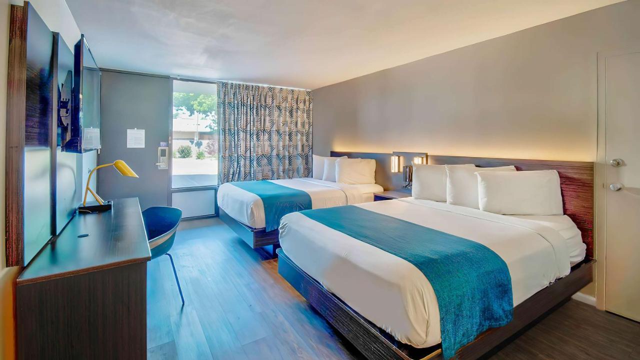 Queen Room Two Queen Beds Non-Smoking
