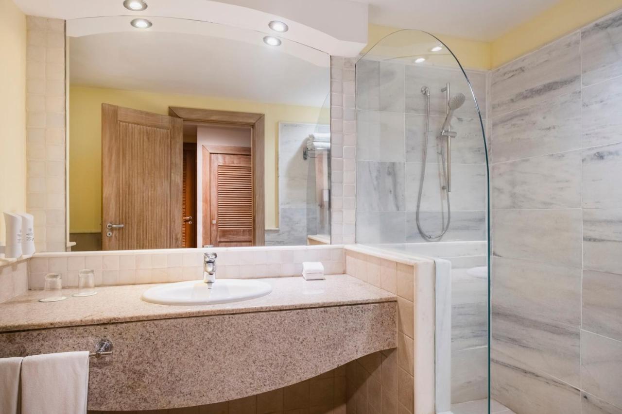 Quarto Perto da Piscina (Apenas 1 Criança até aos 12 Anos Incluída)