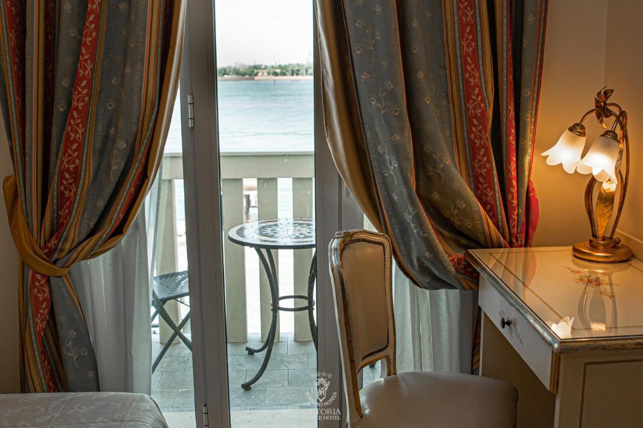 Deluxe Doppelzimmer mit Balkon und Lagunenblick