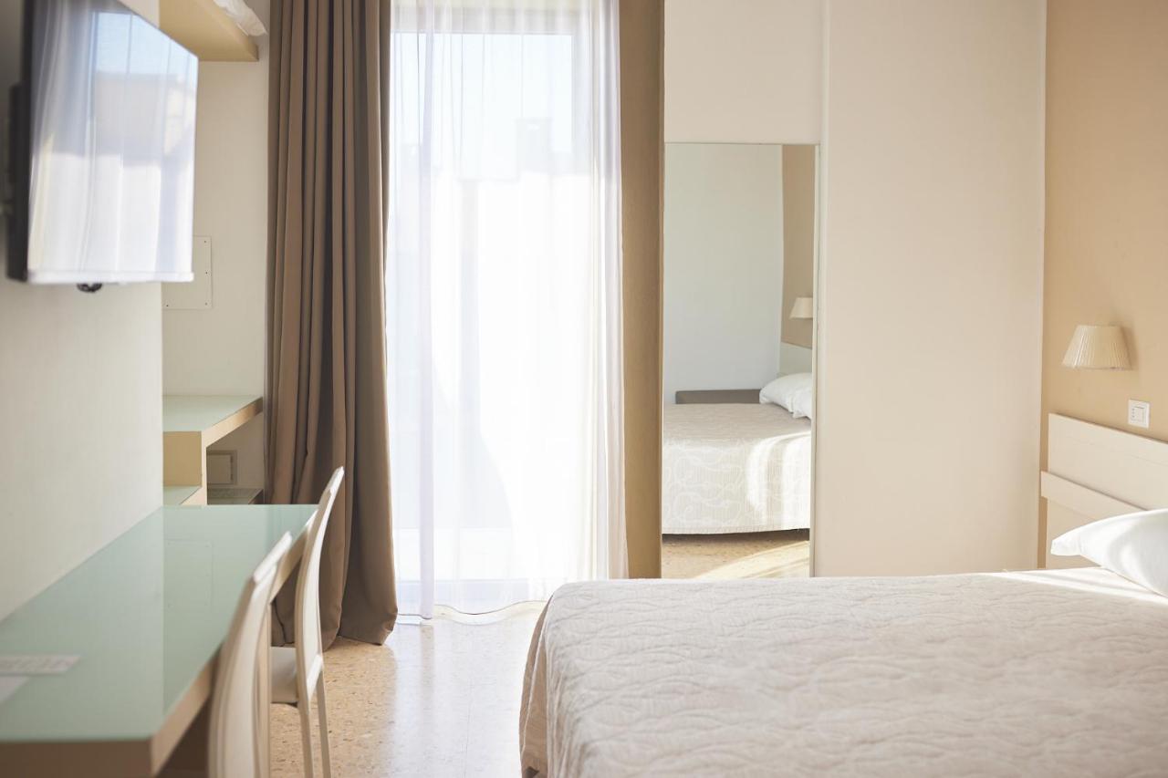 Double or Twin Room Side Sea View