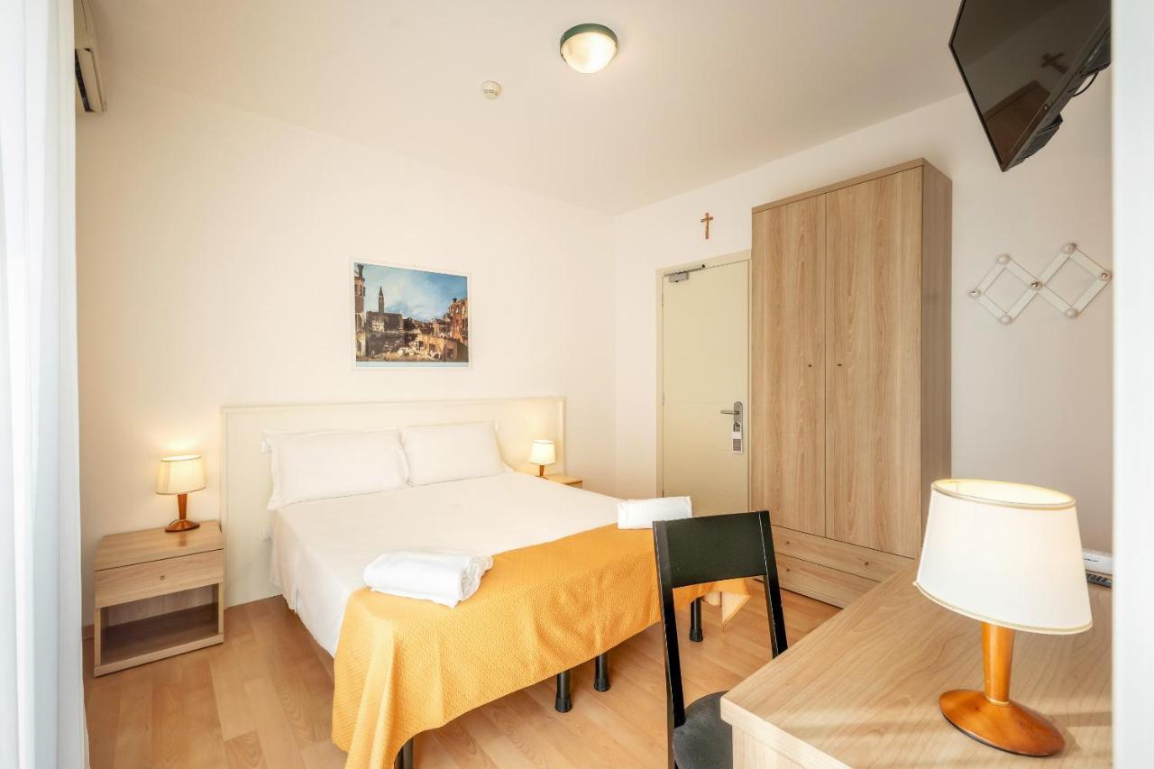 Dreibettzimmer mit Terrasse