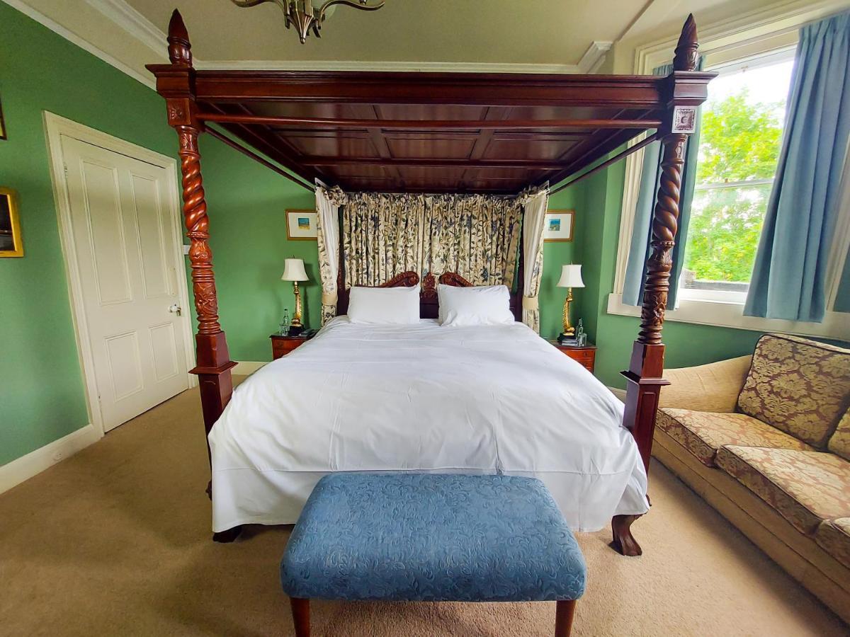 Double Room Private Bathroom