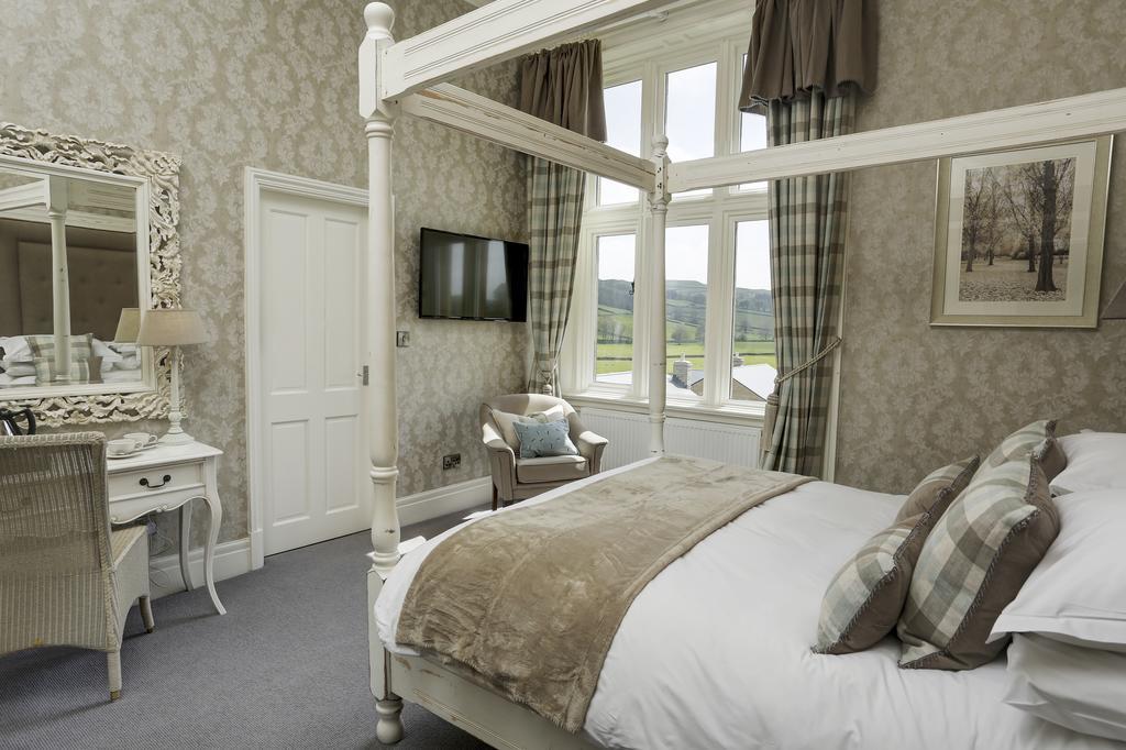 Room with Four-Poster Bed