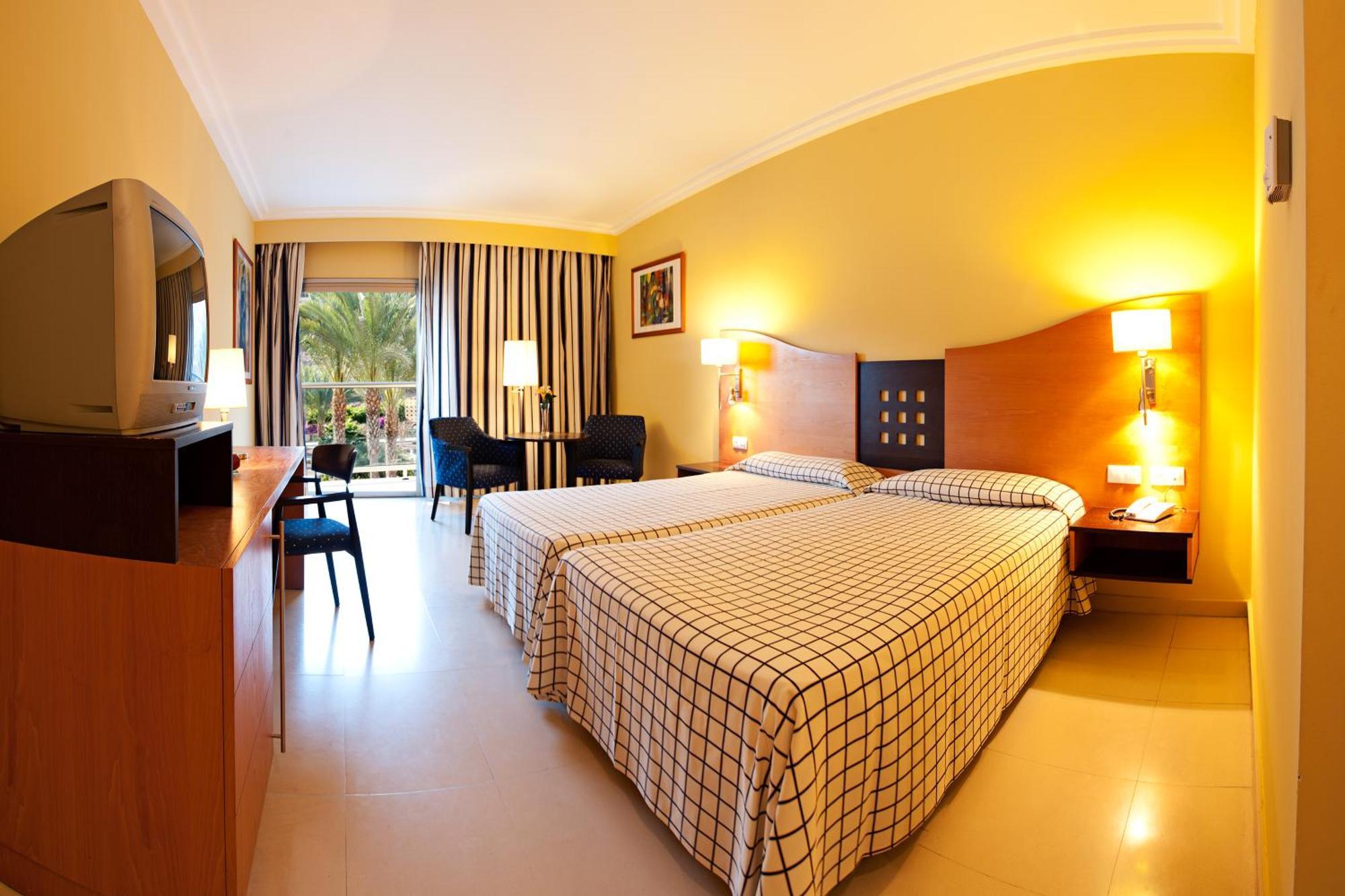 Quarto Duplo com Vista Jardim