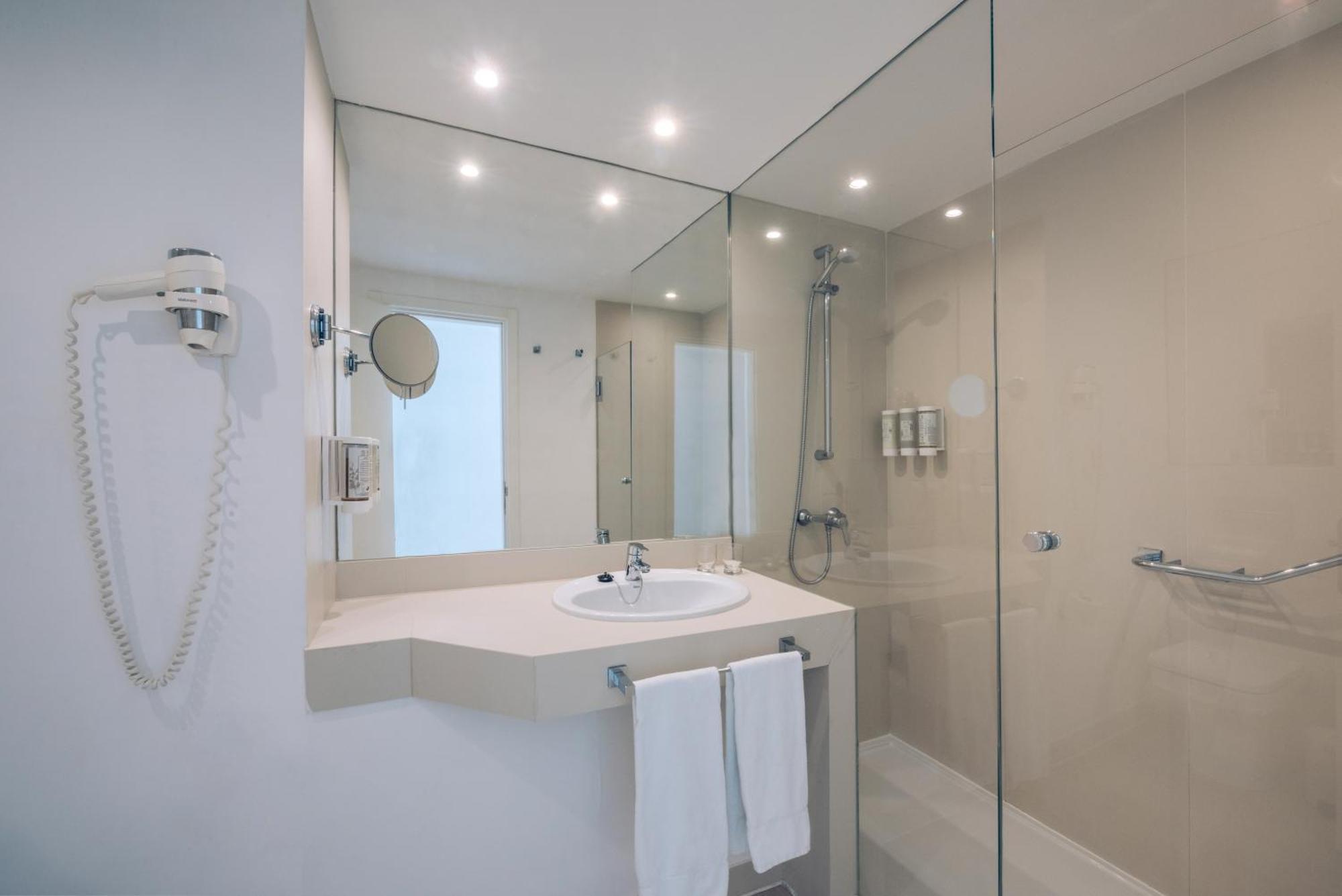 Quarto Twin com Vista Mar Lateral