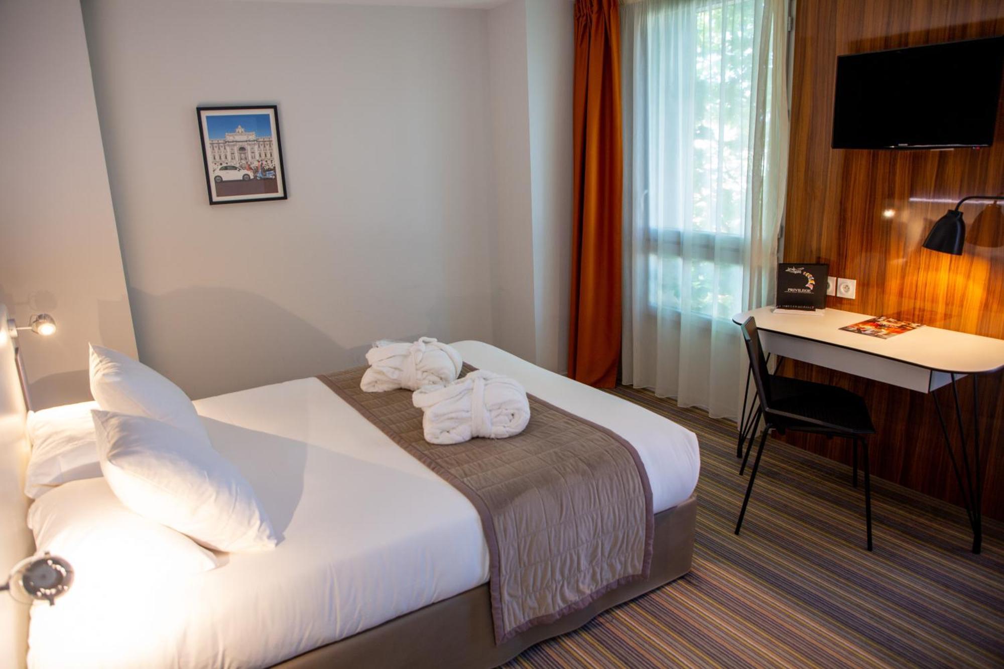 One-Bedroom Apartment,1273868941:JPEG