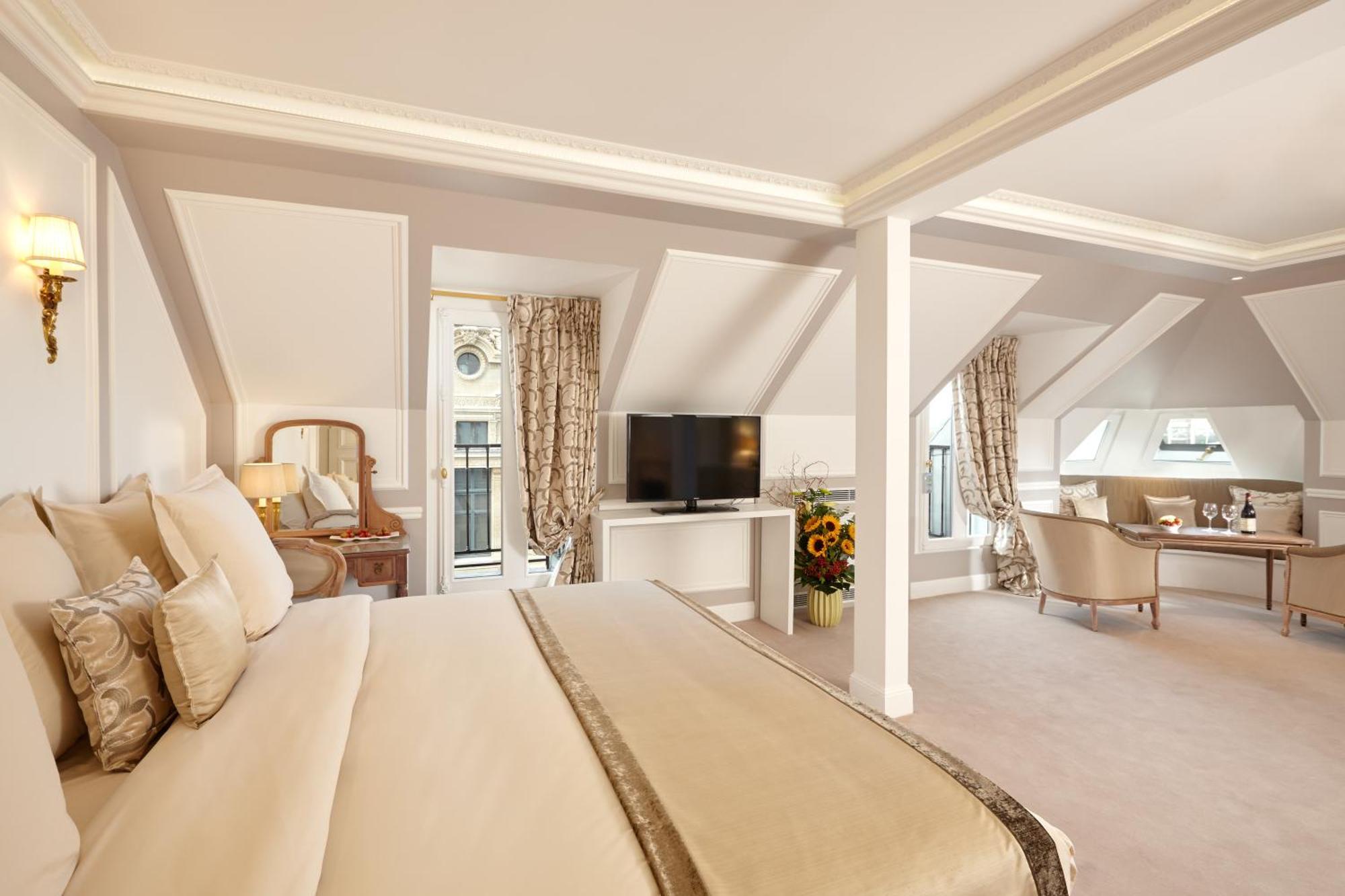 Junior Suite Eiffel Tower