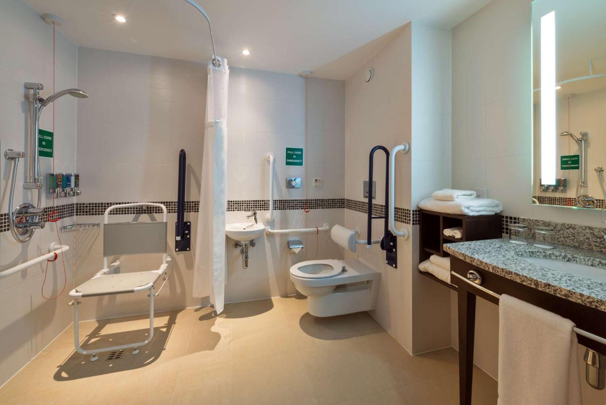 Queen Room - Accessible