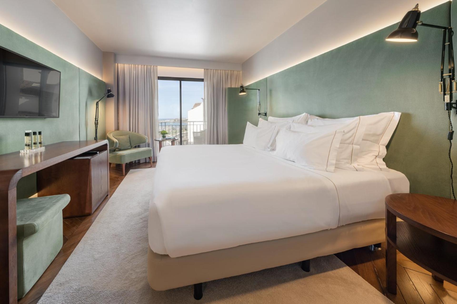 Double or Twin Room Bay View