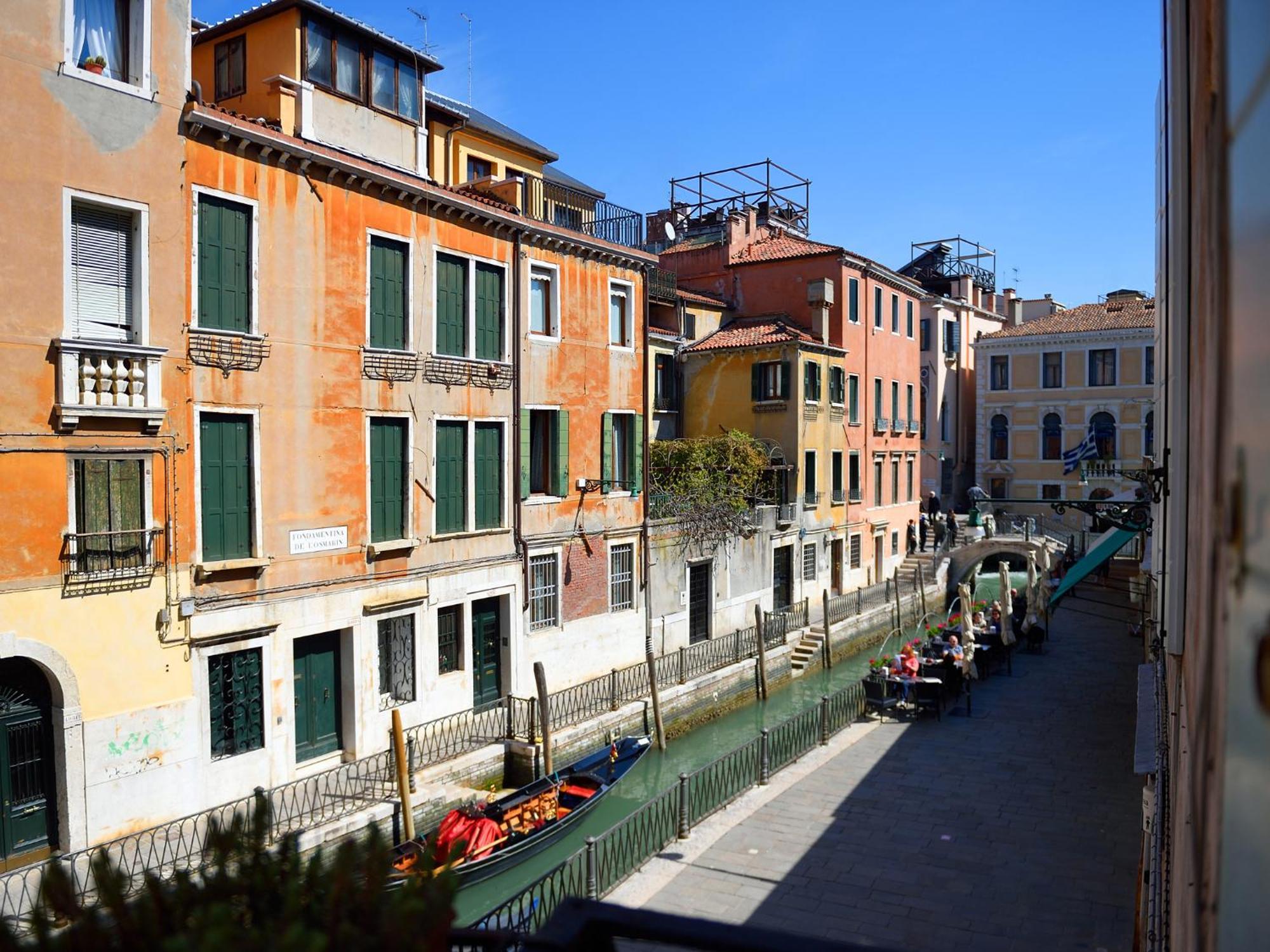 Quadruple Room Canal View