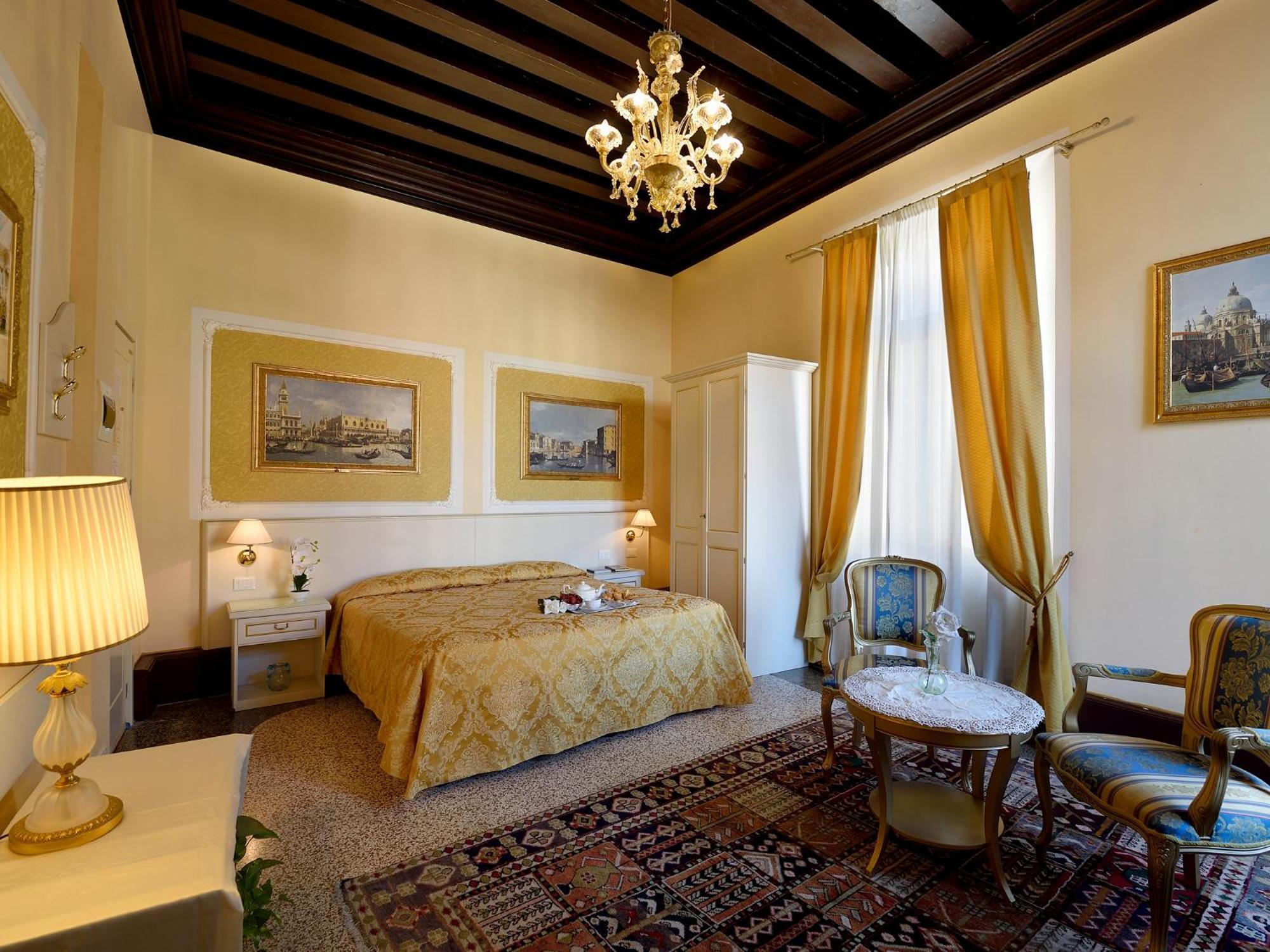 Superior Double Room Canal View