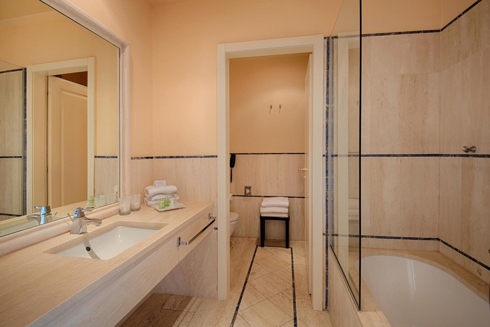 Classic Twin or Queen Room