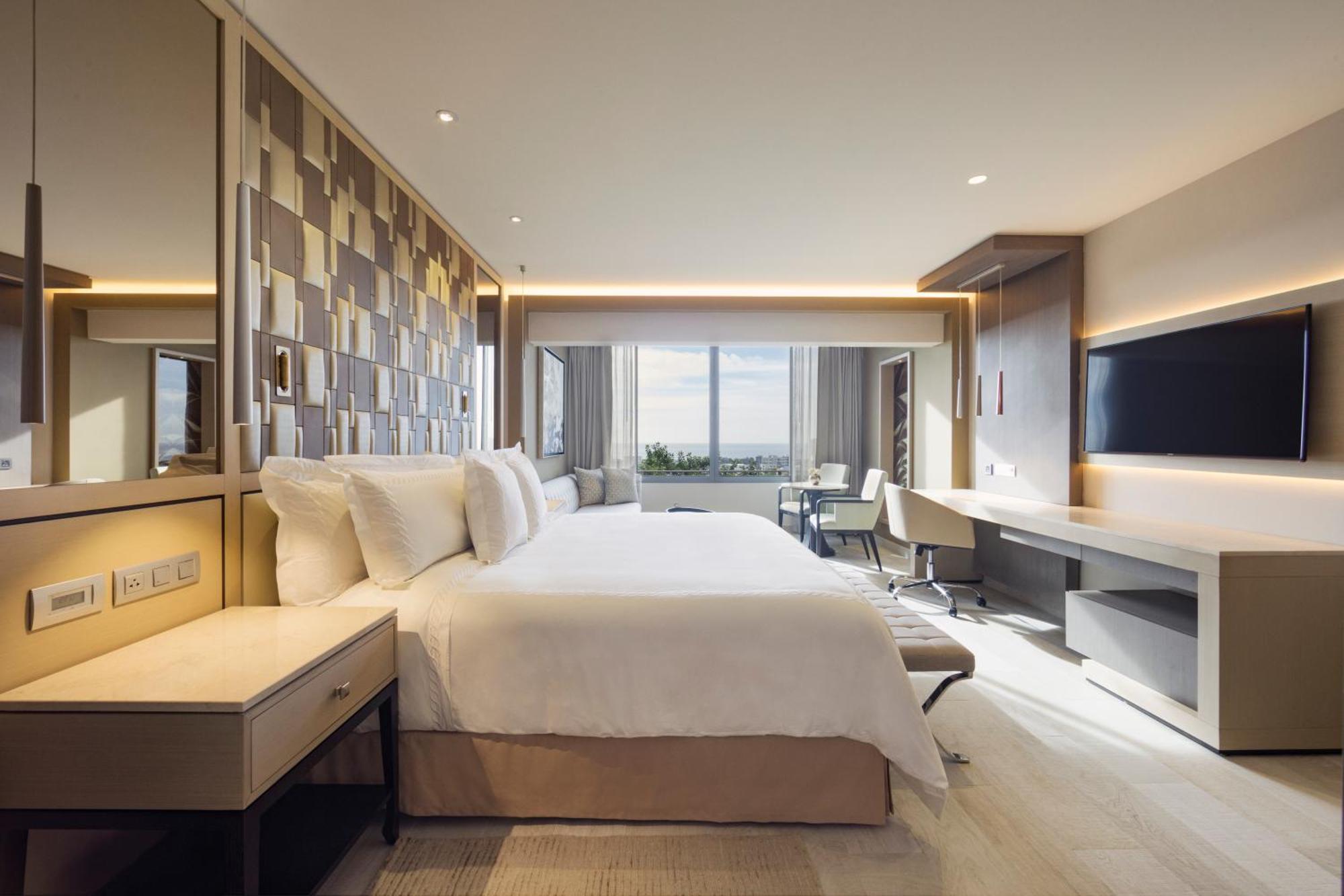 Suite Pool View
