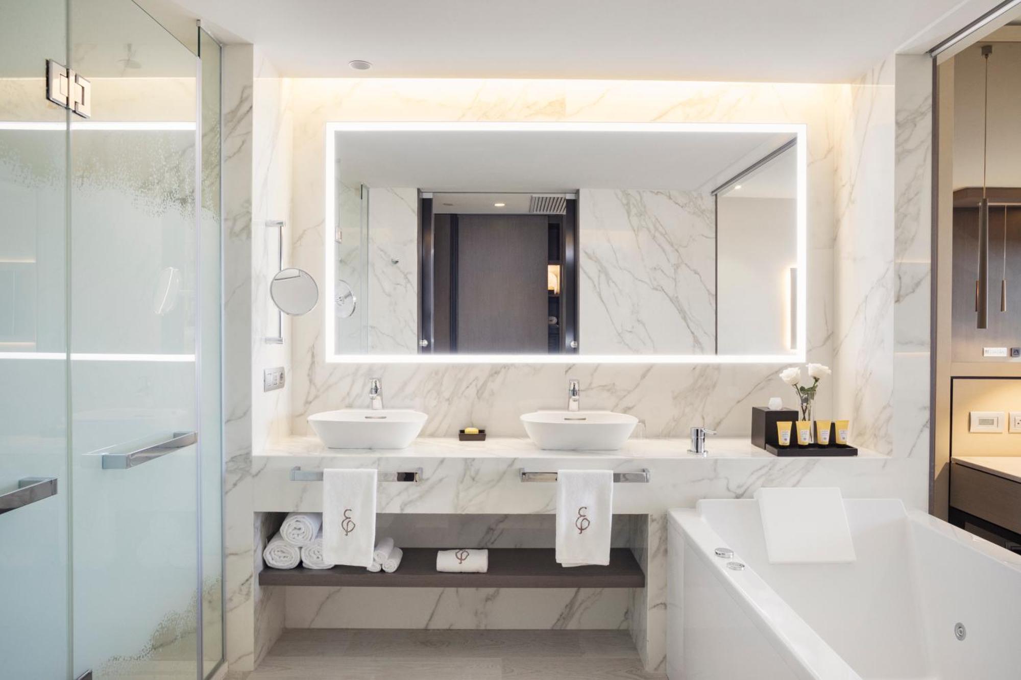 Executive Jr Suite