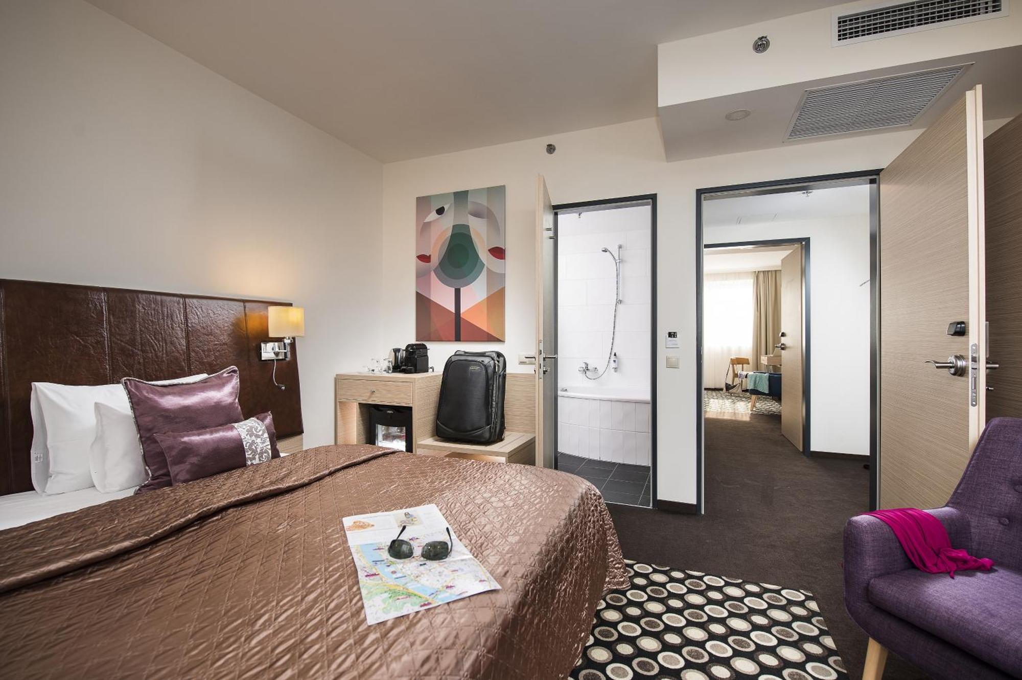Deluxe Family Room Balcony