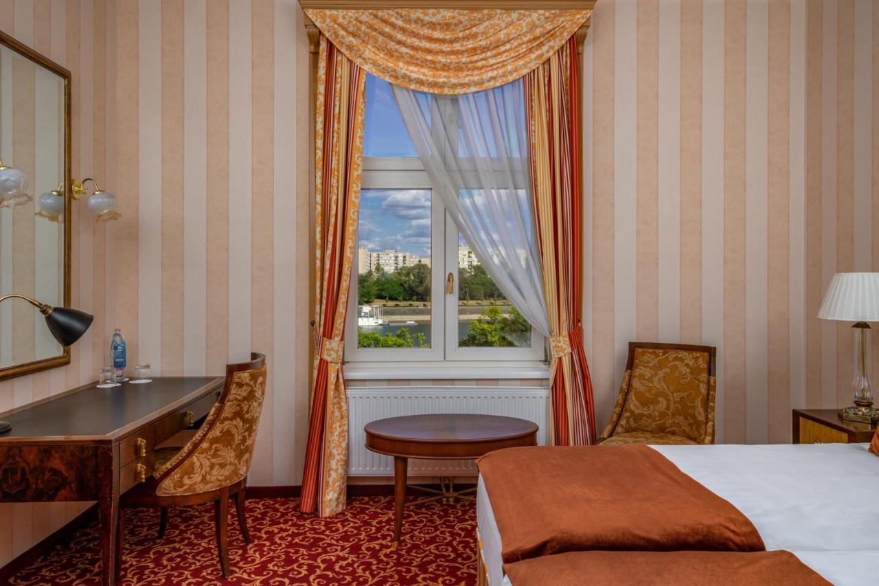 Deluxe Twin Room Wellness Fitness Access
