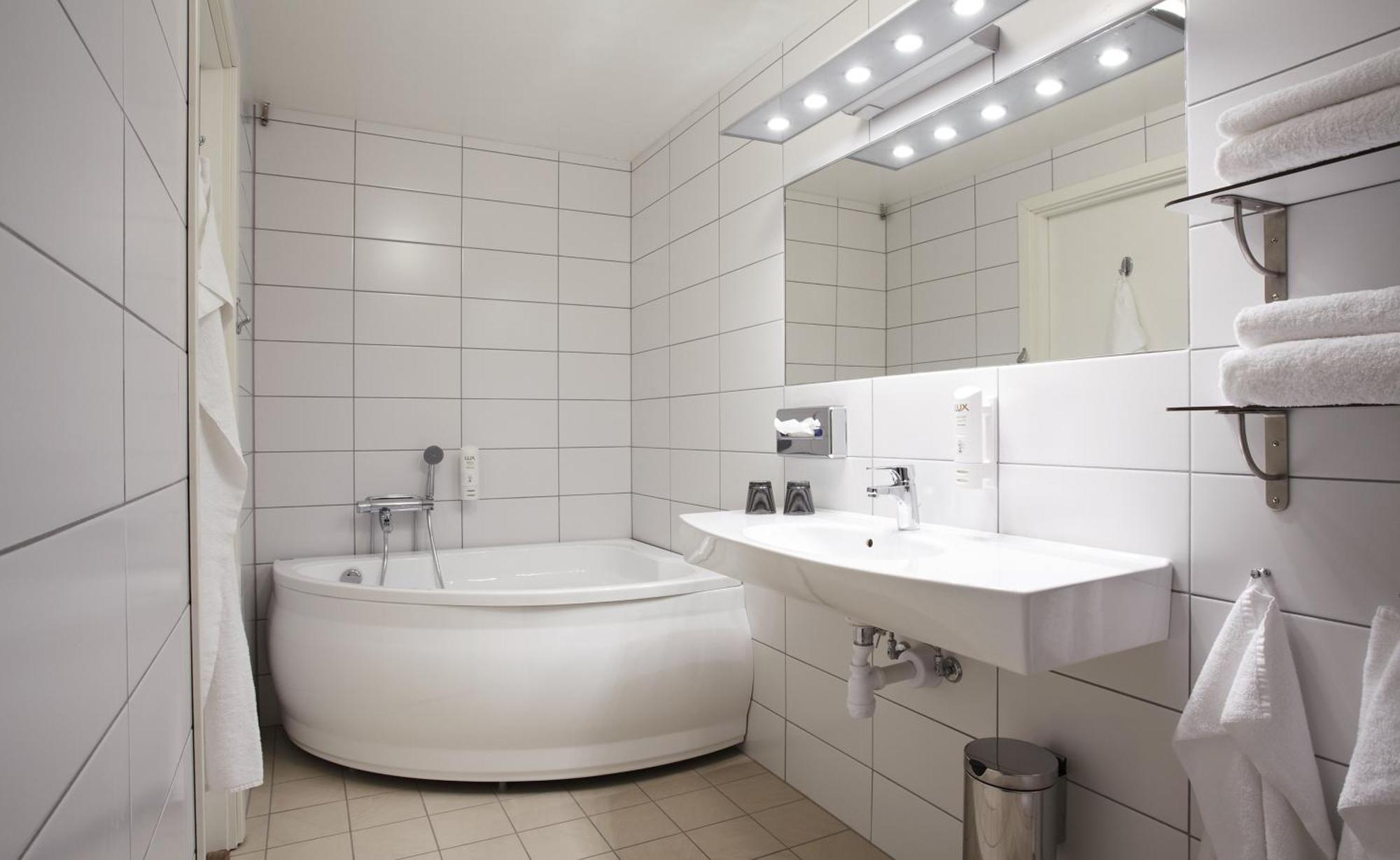 Superior Double or Twin Room,1275373639:JPEG