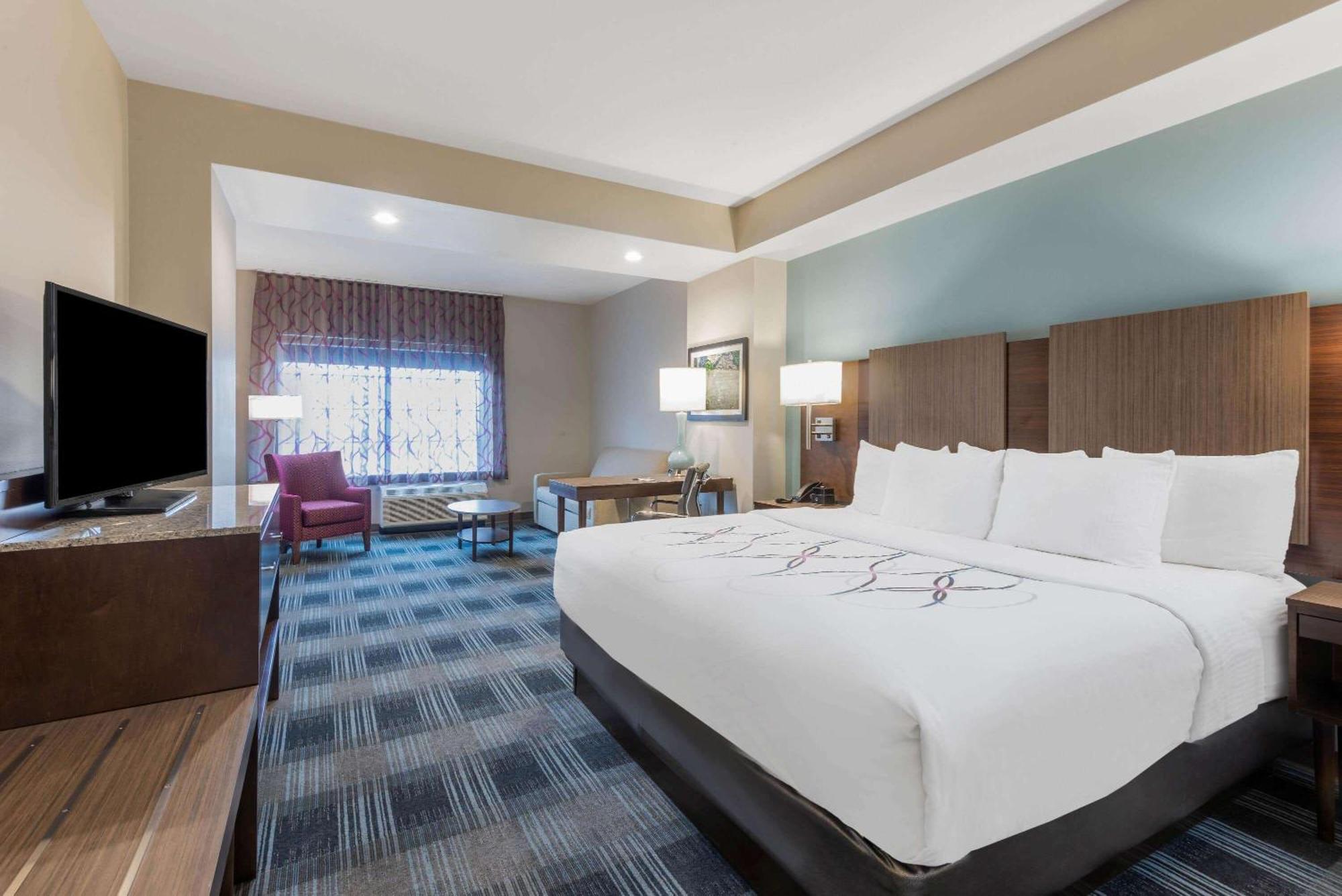 Executive King Room Sofa Bed