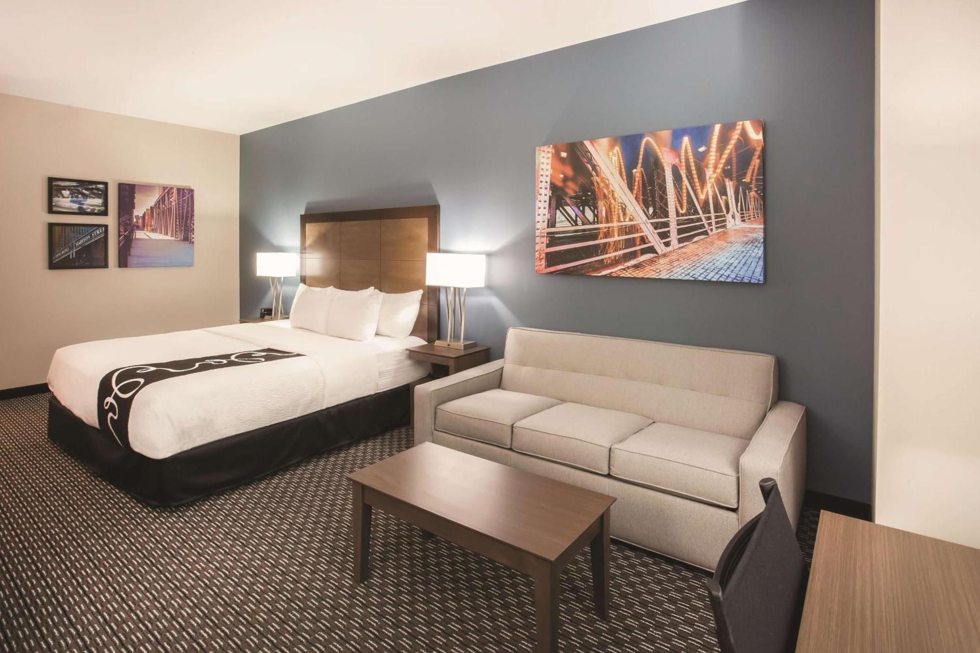 Larger King Room with Sofa Bed - Non-Smoking