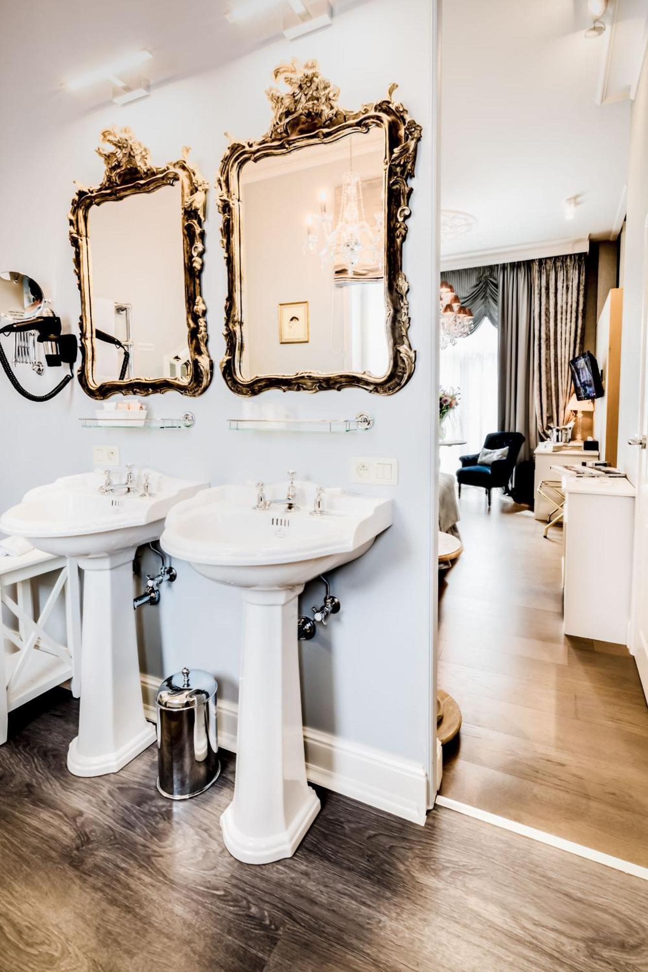 Premium Luxe Suite