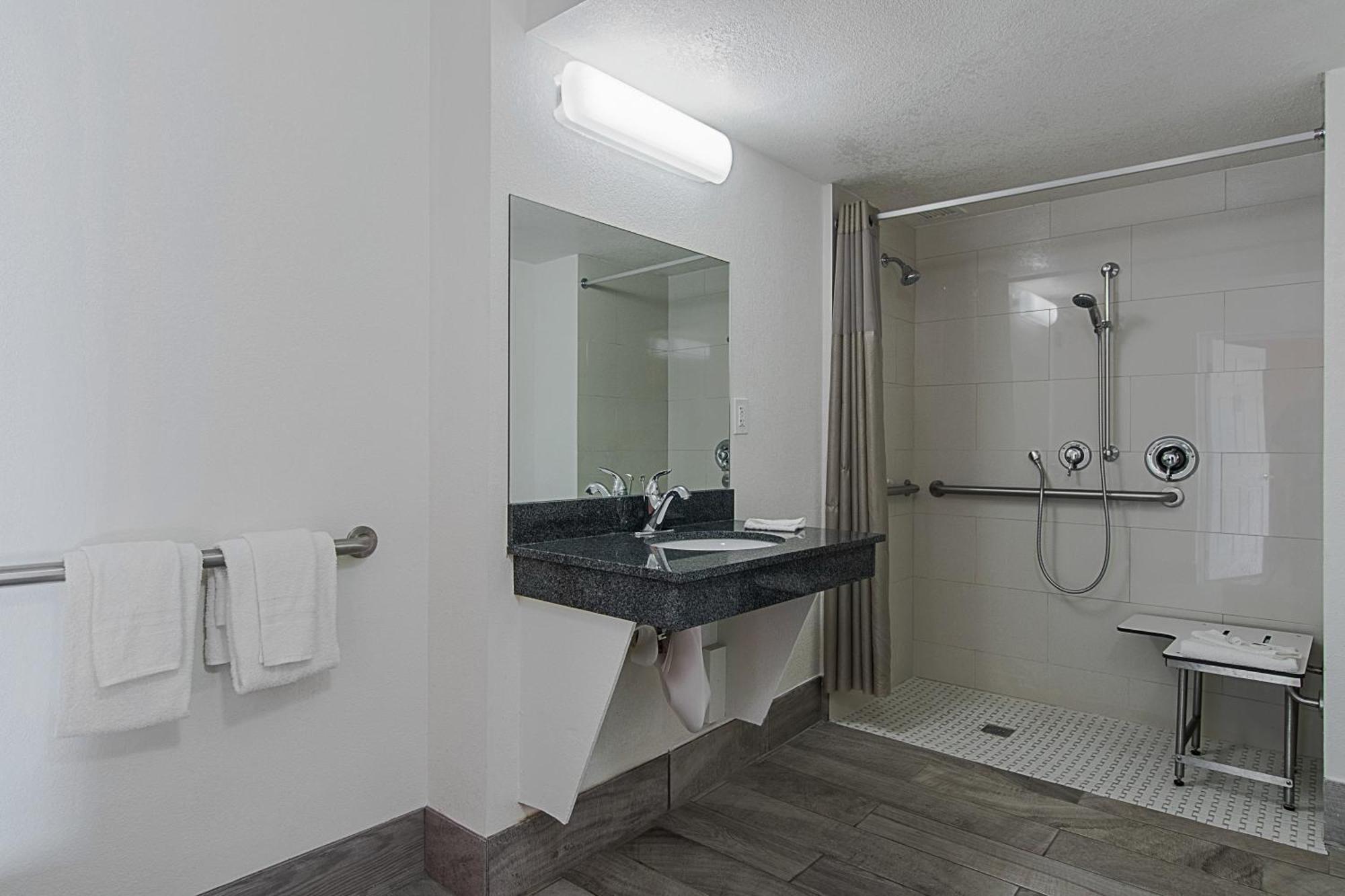 King Room - Disability Access - Non-Smoking