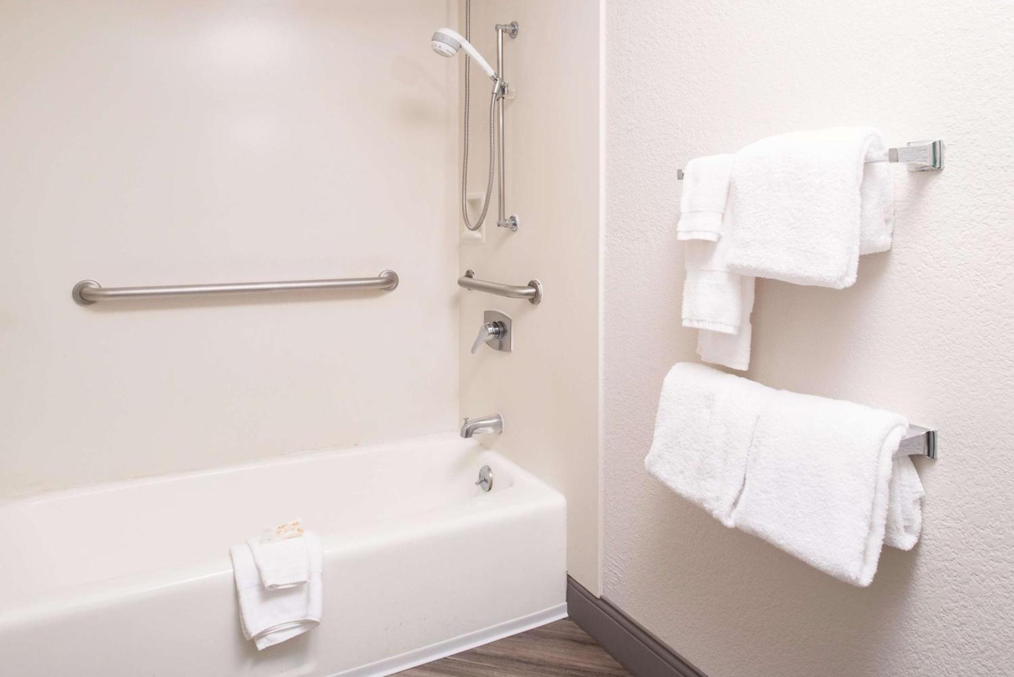 King Room with Roll-In Shower - Mobility Accessible/Non-Smoking