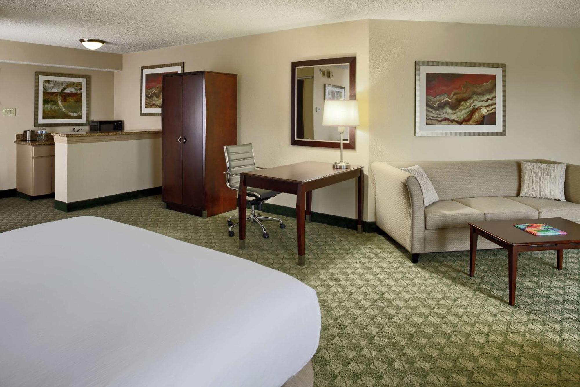 Junior King Suite with Balcony - Non-Smoking