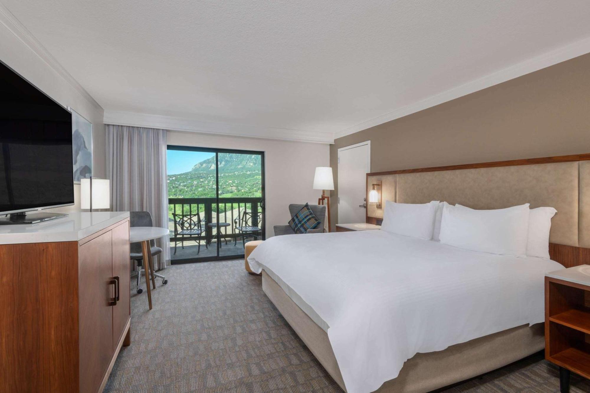 King Room with Resort View - High Floor