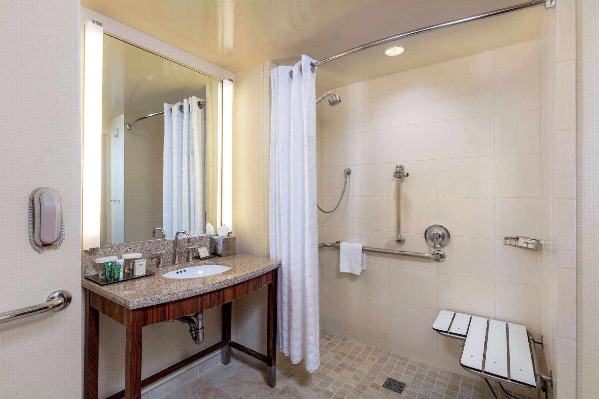 King Room with Roll-In Shower - Mobility Access