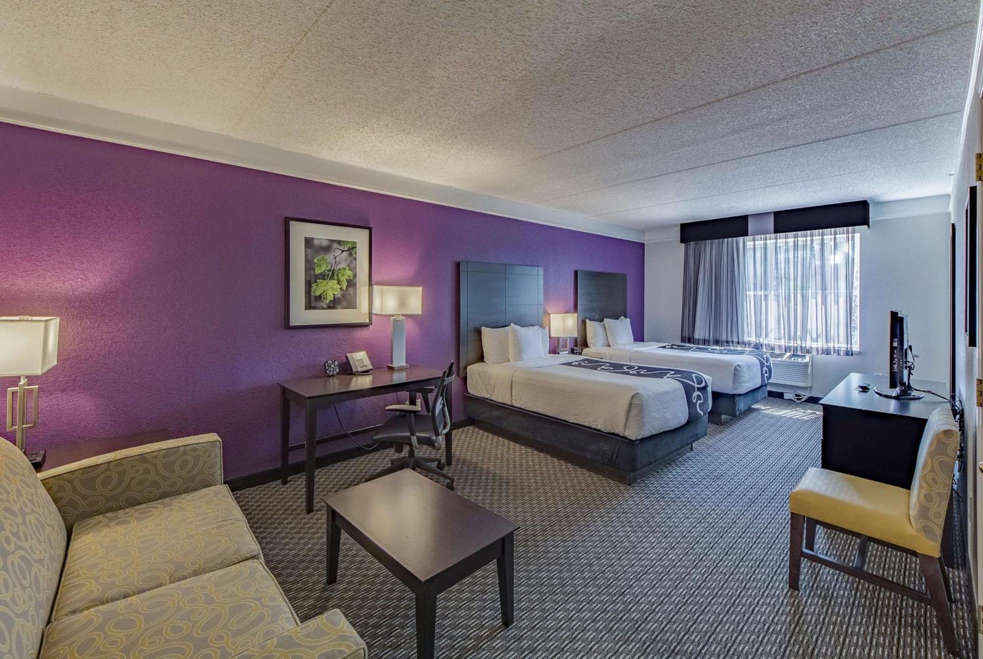 One-Bedroom Suite with Two Double Beds - Non-Smoking