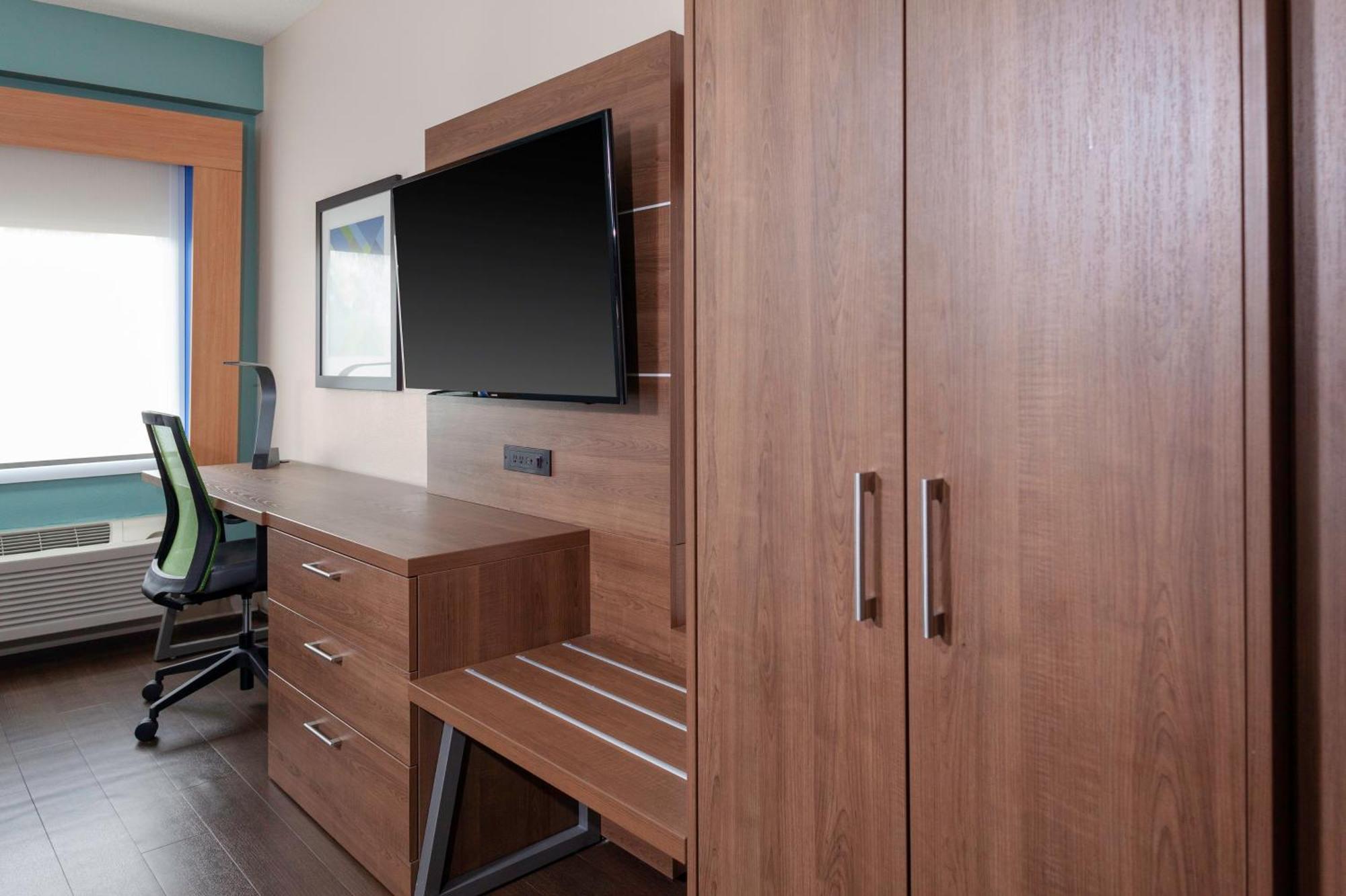 King Room - Mobility Access/Hearing Accessible