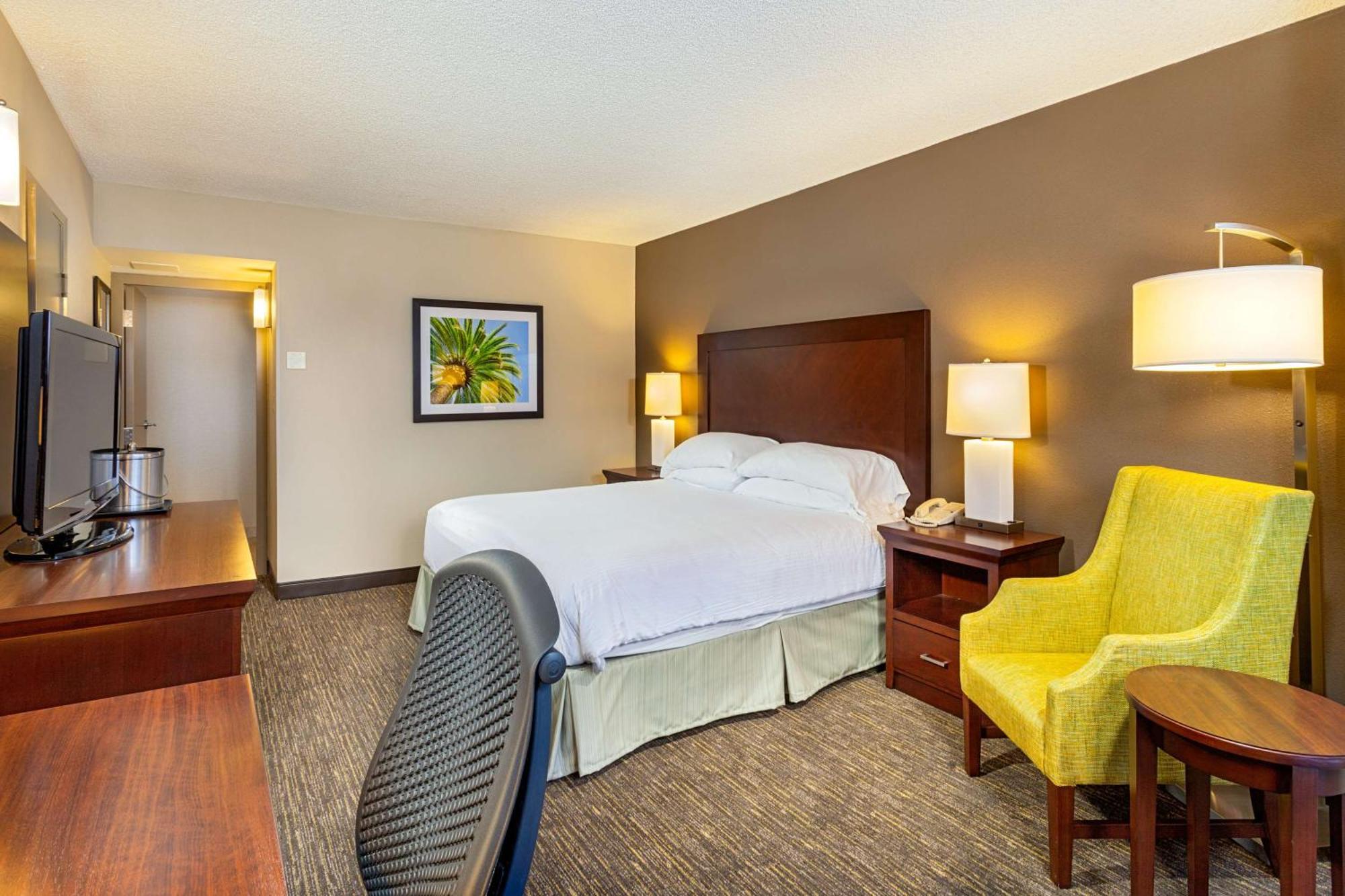 1 King Bed Deluxe Room Non-Smoking