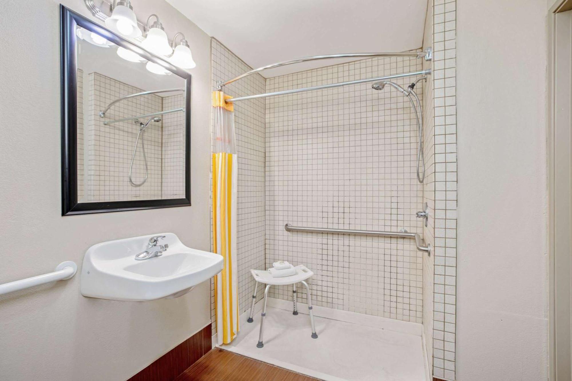 King Room Roll Shower Mobility or Hearing Accessible Non-Smoking