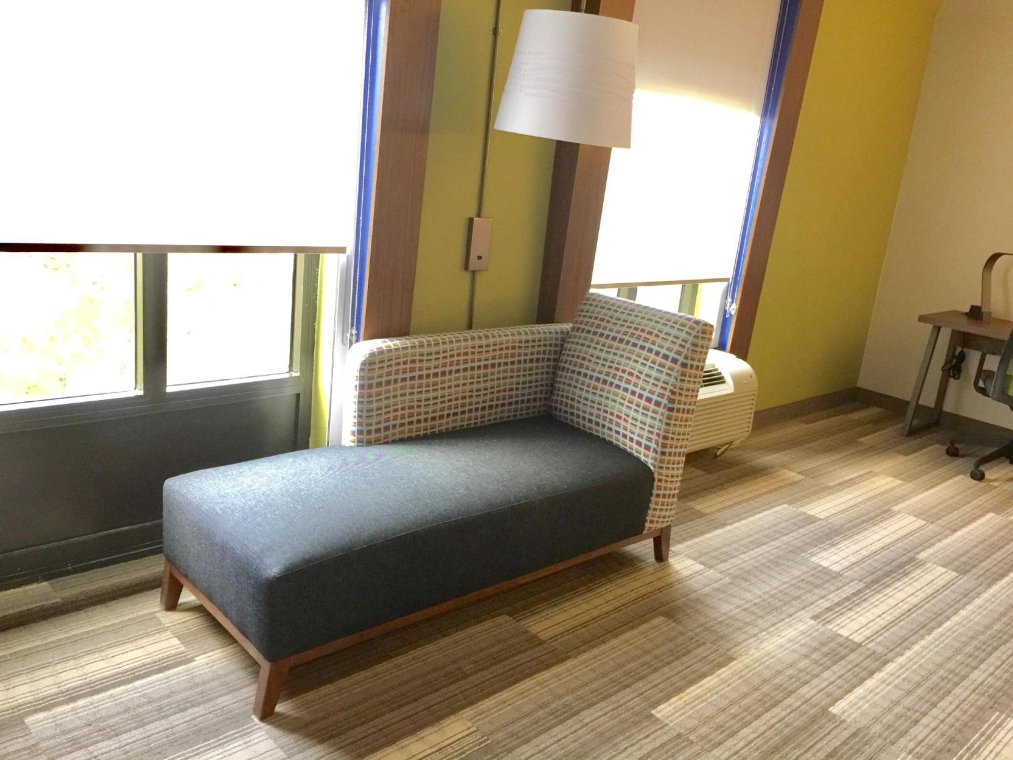 One-Bedroom King Suite