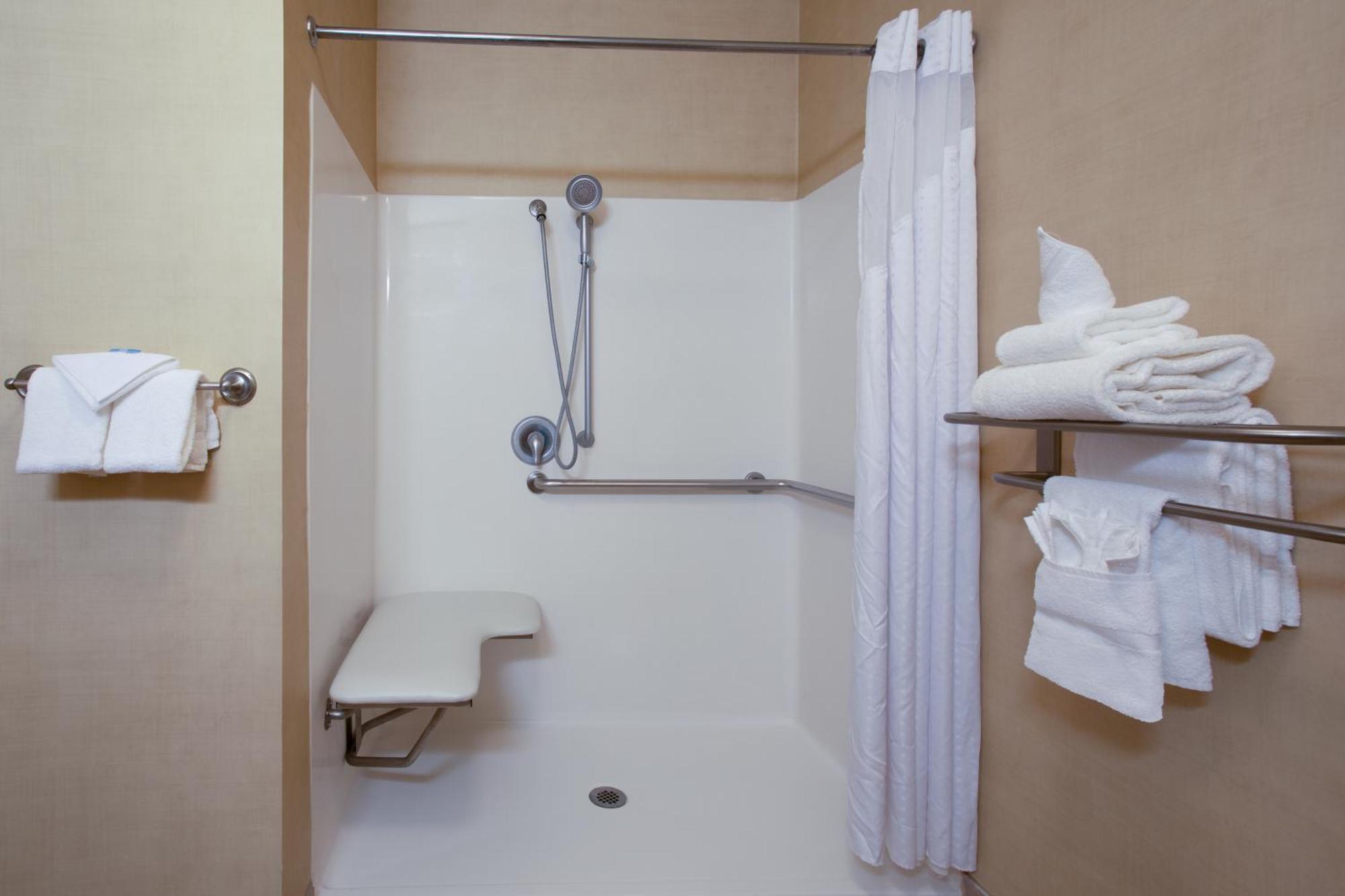 Queen Room Two Queen Beds Mobility Access Tub or Non-Smoking,1275761191:JPEG