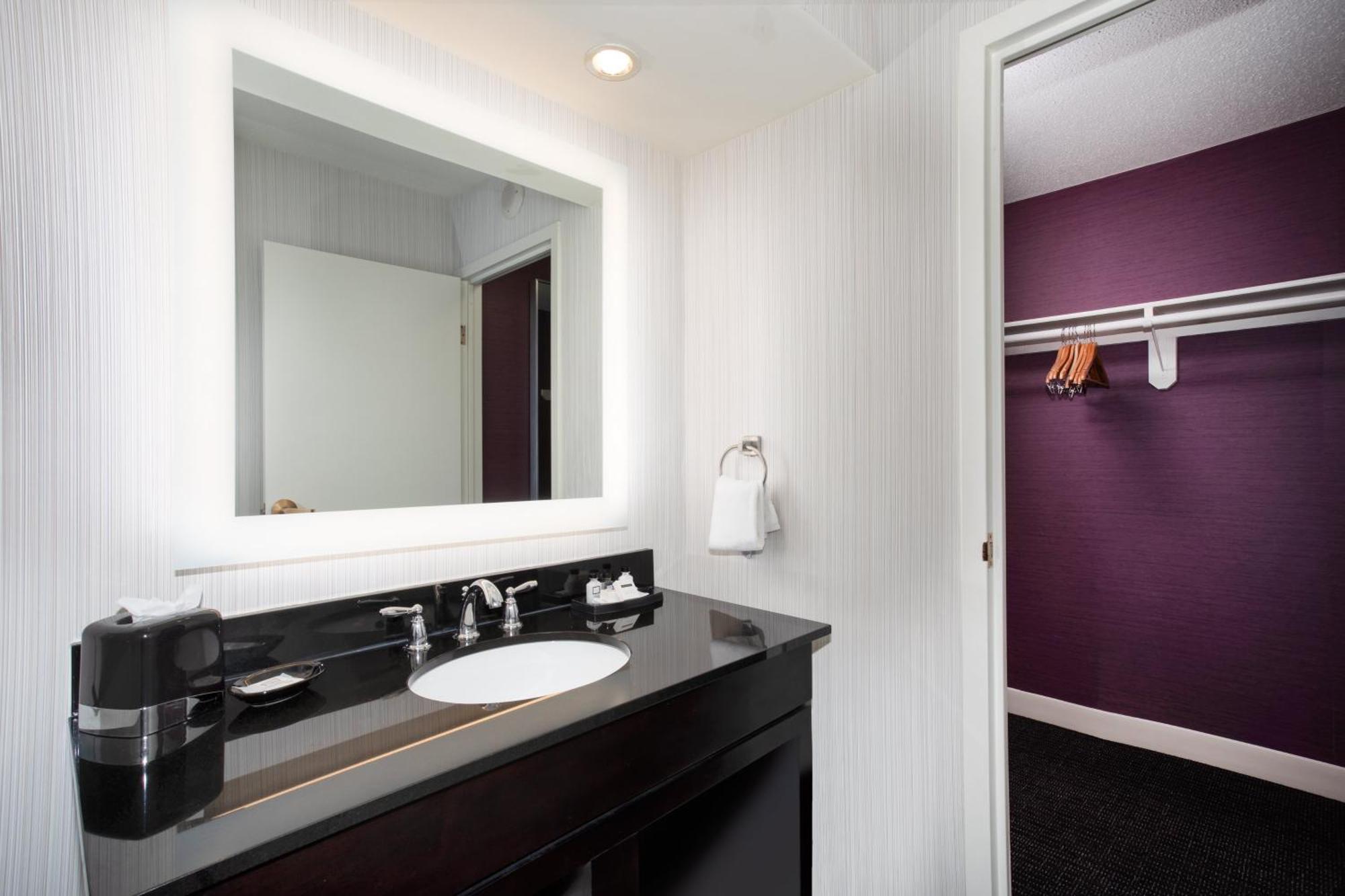Suite avec Douche Accessible en Fauteuil Roulant - Non-Fumeurs