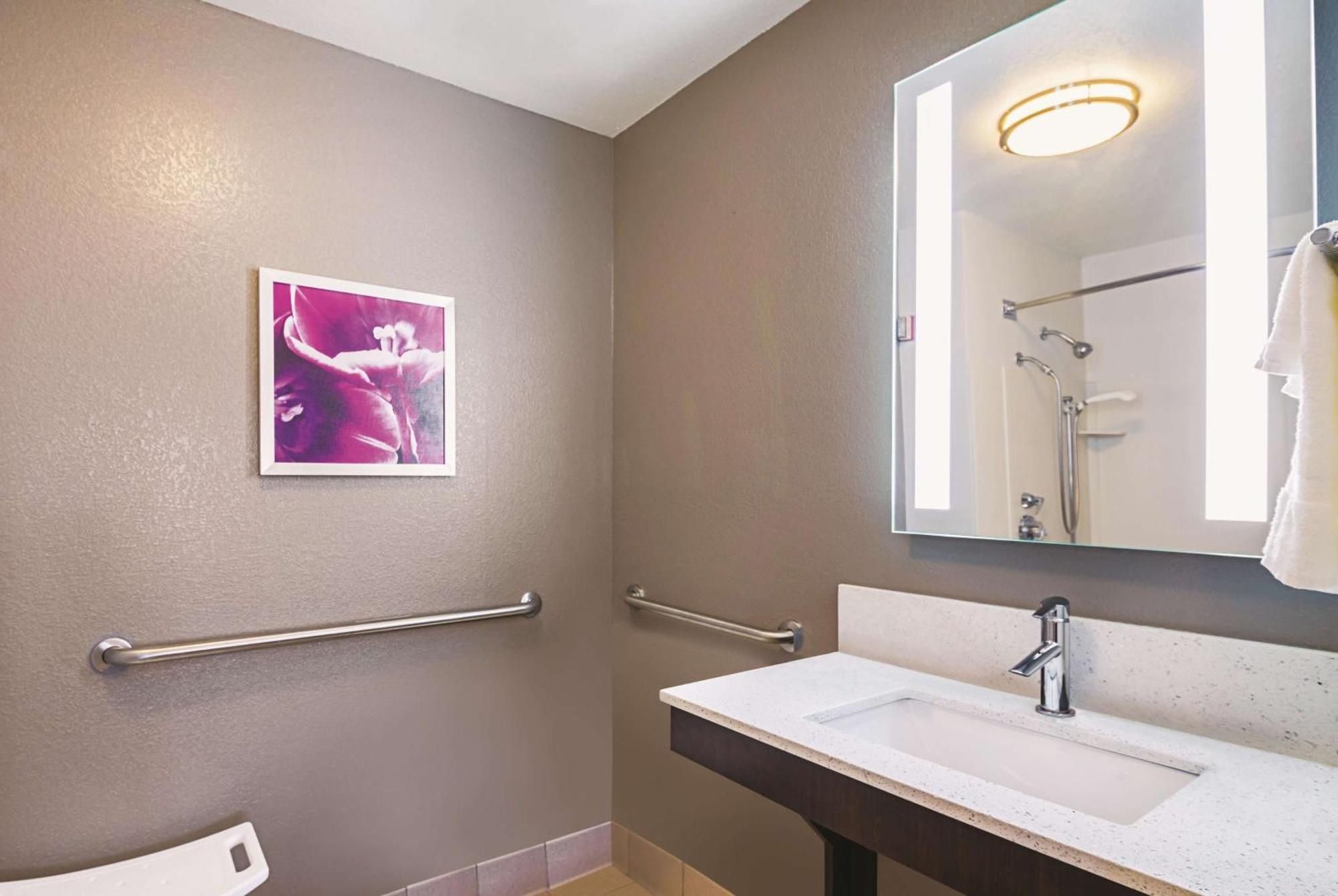 Double Room with Two Double Beds and Bath Tub - Mobility Accessible/Non-Smoking