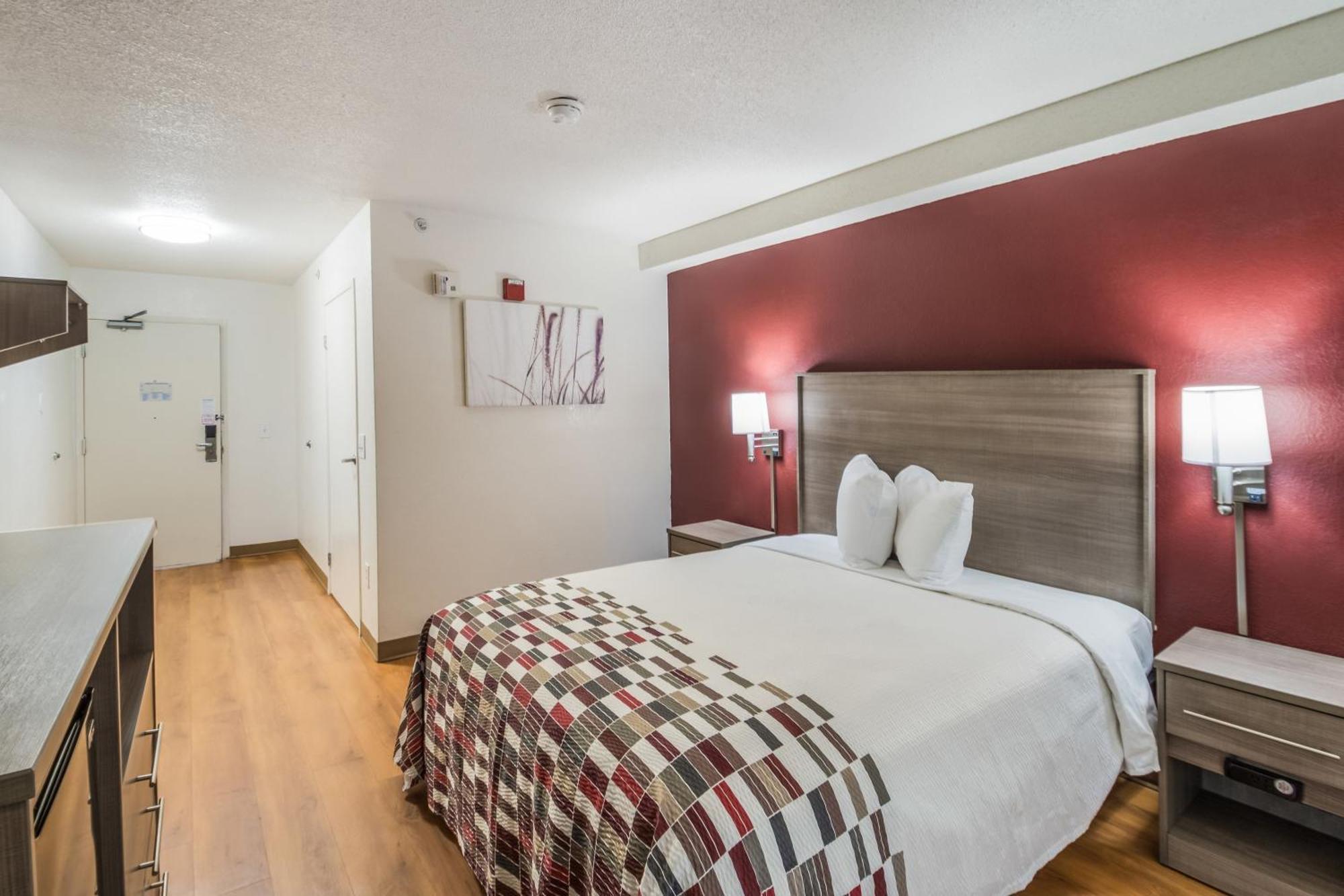 Queen Room One Queen Bed Non-Smoking
