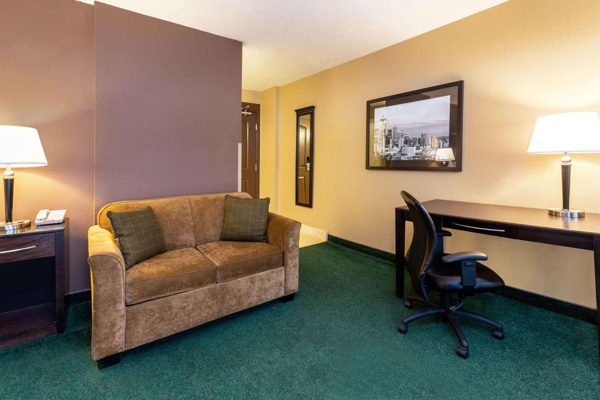 Queen Room Mobility Access or Non-Smoking