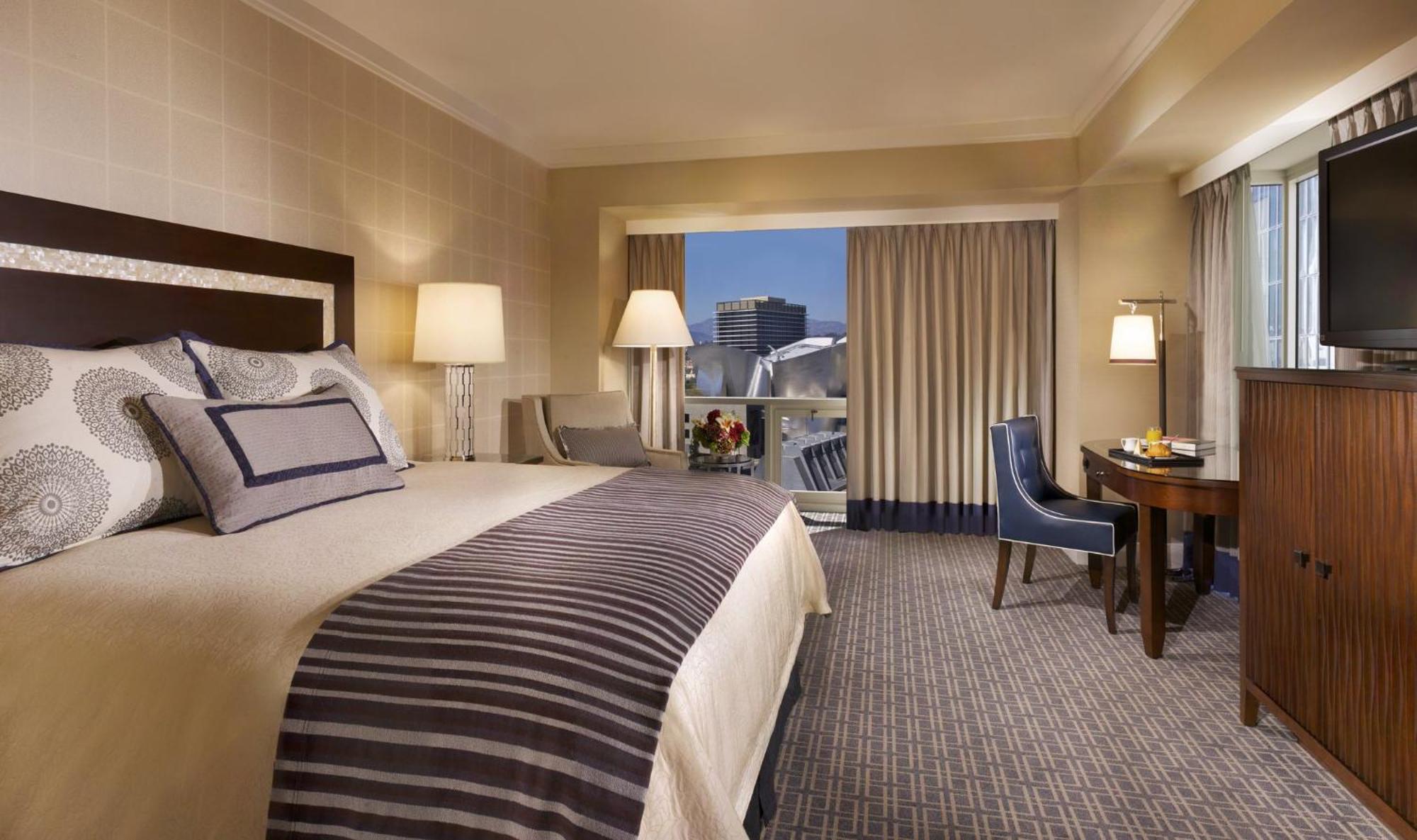 Premier View Room 1 King Bed,1275863581:JPEG