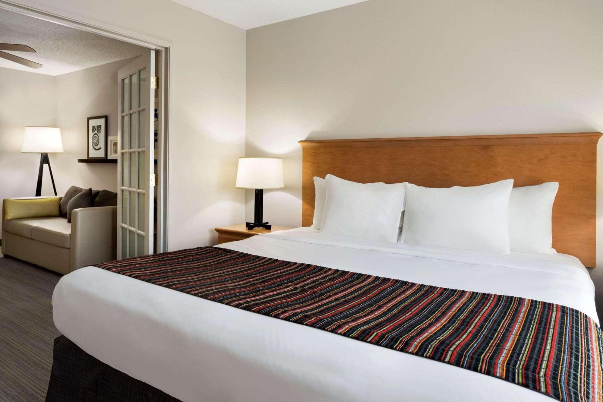 One-Bedroom King Suite Non-Smoking
