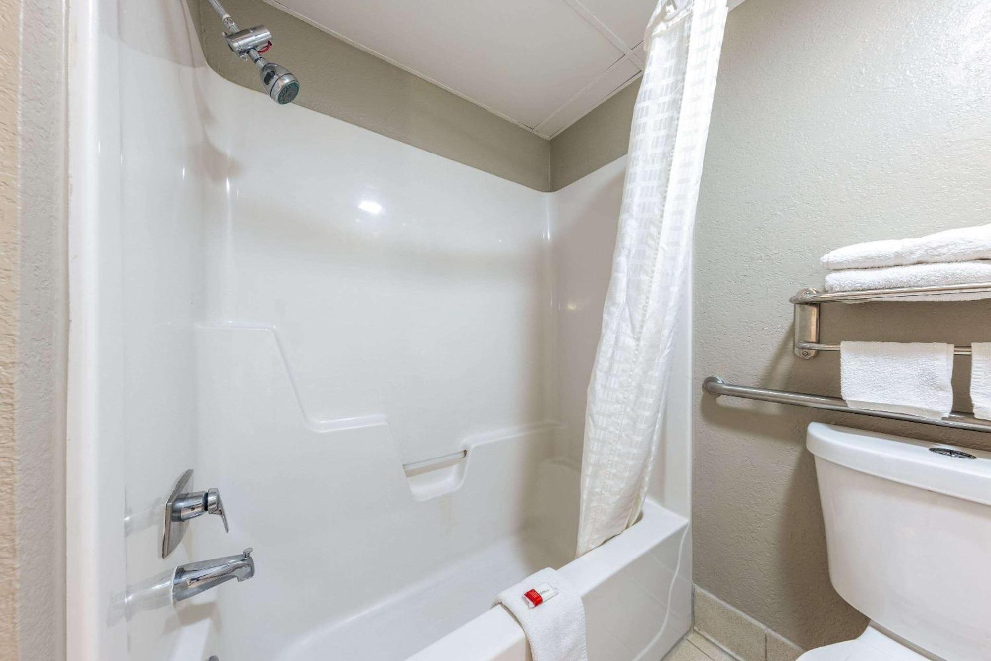 King Room - Mobility Access/Non-Smoking
